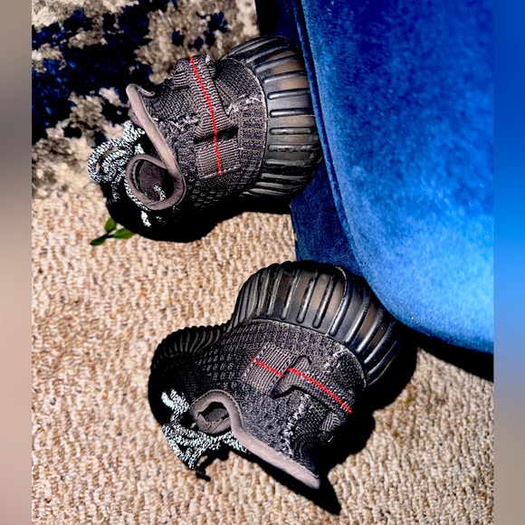 Adidas Yeezy Boost 350 non reflective black shoes - Picture 5 of 13